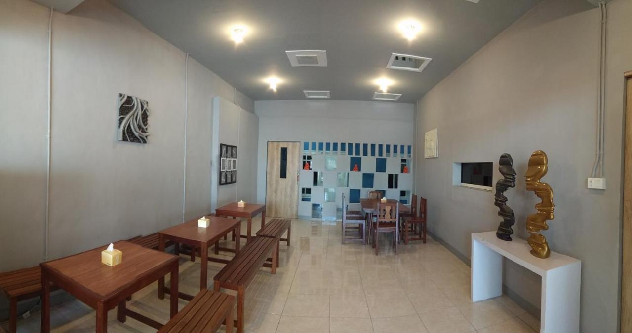 Kokonut Guesthouse Surabaja Zewnętrze zdjęcie